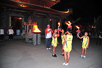 　離島運萬眾矚目　聖火夜熱力延燒／圖與文：曹重偉