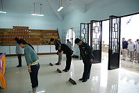 　南竿鄉昨日上午九時在成功山民眾公墓祭堂舉行重陽秋祭，由鄉長朱秀平主祭，表達對先人之追思及敬意。（圖／文：劉秋月）