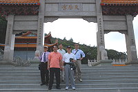 老兵回訪不斷,幾個調查站老同事,結伴回到過去曾經服役的馬祖,對照記憶中的一景一物,驚嘆「都不一樣了」。(圖/文:劉秋月)
