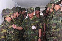 指揮官鄭中將視導莒光地區各據點,並慰問遠離家鄉長期駐守外島的弟兄。(圖/文:鄭智元)