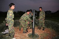 馬防部在火砲射擊前均按照射擊公告確實調整射擊目標區,不僅展現砲兵部隊平時訓練成果,亦考量全程操演之安全維護工作,尤其特重馬祖民眾生命財產安全,避免發生擾民事件,均於操演前周延規劃。(圖/文:林忠和)