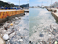 　東北季風起，大量海漂垃圾湧進各澳口，地區海上門面福澳港也未能倖免，海面遍佈保麗龍碎片及垃圾，讓觀光客看見這幕真的很尷尬。（圖／文：曹重偉） 