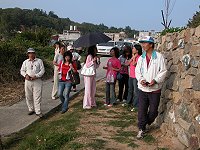 　行政院文化建設委員會訪視小組抵達東莒了解社造工作推動實況。（圖／文：林冰芳）