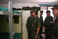 指揮官視導據點官兵生活環境,瞭解禦寒整備狀況。(圖/文:林忠和)