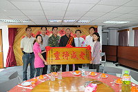 　北竿鄉公所舉辦重陽節表揚餐會，模範老人曹依四及敬老楷模曹春雲接受各界表揚。（圖／文：陳鵬雄）