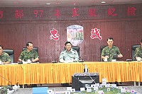 副司令黃中將日前在馬防部指揮官鄭中將陪同下,主持97年軍風紀檢討會。(圖/文:鄭智元)