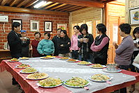 　鐵板社區發展協會舉辦「九十七年魚麵創意料理」烹飪比賽，讓社區媽媽有個展現自我的舞台。（圖／文：鄭慧菁）