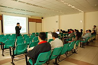 　縣府建設局昨日下午二時假清水民俗文物館舉辦講座，吸引許多從事旅遊服務業者前往聆聽。（圖／文：鄭慧菁）