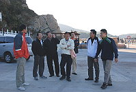 　福澳基地台共構選址，交通局長劉德全、議員林貽祥與中華電信業者及福澳村民共同會勘。（圖／文：鄭慧菁）
