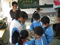 塘岐國小舉辦傳統美食製作,師生食指大動,收穫豐富。(圖:塘岐國小提供)