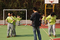 　仁愛國小昨日舉辦「九十七學年度第一學期校內運動會」，小小運動員卯足全力爭取佳績，過程笑料百出。（圖／文：鄭慧菁）