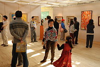 　李若梅－馬祖游山玩水個展，昨天在民俗文物館舉行開幕茶會，各界好友及嘉賓齊聚，為地區藝術家的豐富創作能力，給予最直接的肯定。（圖／文：劉秋月）