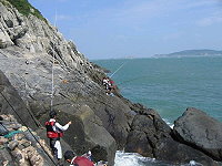　地區釣友常搭船到近海島礁釣魚，尋求高漁獲及挑戰性。（圖：本報資料室）