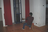 南竿體育館使用效能一流,教育局在舞台旁架設拔河訓練器,國教輔導團也移至原家教中心所在辦公,讓南竿體育館從早到晚人聲鼎沸。(圖/文:劉秋月)
