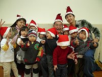 　議員曹以標昨天前往南竿米娜娃家托兒所，監督建築安全，並祝小朋友聖誕快樂。(圖／文：邱竟瑋)
