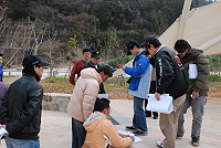 　縣府秘書長王忠銘昨天率領相關單位人員前往介壽整體開發工程驗收。（圖／文：邱竟瑋）