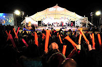 　「2008歲末聯歡跨年晚會」昨晚在介壽新生地公園熱情引爆，吸引近千位軍民到場同樂。（圖／文：曹重偉）