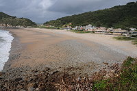 　&#22338;里沙灘高潮線以上的碎石清除完成發包。（圖／文：陳鵬雄）