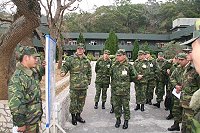 防區指揮官鄭中將視導部隊內部管理示範。(圖/文:鄭智元)