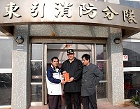 　119消防節暨春節將屆，陳雪生縣長致贈加菜金給東引消防分隊，慰勉打火弟兄的辛勞。（圖／文：陳其敏）