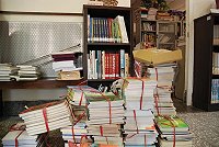　文化局附屬圖書館下週預計淘汰副本政府出版品一批，將置於文化局一樓大廳，意者可自行取閱。 （圖／文：劉秋月）