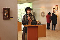 大墩工藝師余致潤昨天親自出席「繽紛-余致潤彩塑」藝術展開幕,細緻創新的作品讓現場觀眾驚豔不已。(圖/文:劉秋月)