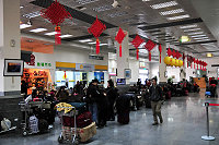 　春節連假結束，南竿機場湧現大批旅客，在天公作美之下班機均正常起降，有效輸運所有往返旅客。（圖／文：曹重偉）