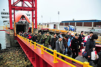 　受鋒面及濃霧影響，南竿機場連續兩天全天關場，此時海運輔助奏效，兩地旅客因預期心理因素多改走海路往返台馬，旅客數明顯增加。（圖／文：曹重偉）