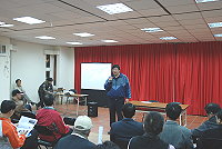 　介壽廣場景觀工程說明會，縣長親自說明工程願景及必要性。議員曹以標、陳書建與多位縣府官員、村長均到場參加。（圖／文：邱竟瑋）