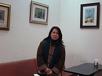 劉梅玉畫作於機場咖啡展出,一年多來歷經人生起伏的她,畫與詩成為寄託,芙蓉海畫會成員給予她最深的祝福,也邀請鄉親前往觀賞。(圖:芙蓉海畫會提供)
