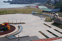 　國立馬祖高級中學新完工之運動場讓海埔新生地公園變大囉！馬中也歡迎社區民眾多多利用。（圖／文：劉秋月）