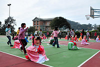 　馬祖境天后宮「小孩仔隊」一秀驚人！此次媽祖文化節表演活動當然少不了他們，演出在即近日加緊操課，小學生在練習時是有模有樣。（圖／文：曹重偉）
