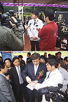 推動觀光,縣府觀光局赴對岸參加「2009歡樂海峽、愛在福建—海西旅遊年」觀光推廣活動,馬祖展區相當受到對岸矚目,吸引許多媒體爭相採訪。(圖:縣府觀光局提供)