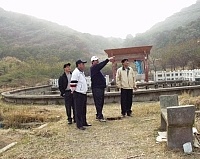 IEFA花藝設計班擇定鐵板社區及沙灘作為景觀造型題材。(圖/文:邱桂惠)