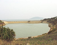 板里水庫因海淡廠加入造水,水位下降速度即使在枯水期也十分緩慢。(圖/文:陳鵬雄)