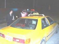 莒光警察所冒寒風細雨,夜間執行「春風專案」。(圖/文:陳樂團)