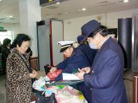 衛生防疫單位加強港口及機場疫情監視及衛教宣導。(圖/文:邱桂惠)