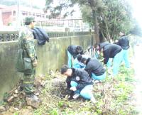 防區昨日舉辦「婦幼節愛民助民活動」,協助南竿各校校內整潔等工作。(圖/文:曹重偉)