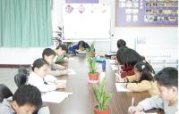 東莒國小舉辦國語文全能競賽,參賽學生埋首疾書大作文章。(圖/文:林家菊)