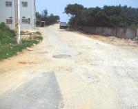 復興村戰備道及前往垃圾場附近的道路殘破不堪,縣府預定今年進行整修,給鄉親行的安全。(圖/文:曹重偉)