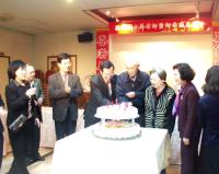在滿場學生祝福之下,陳士英老師在馬祖度過別具意義的八十二歲生日。(圖/文:曹重偉)