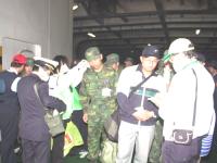 一個多月不見的「臺馬輪」重新為鄉親服務,乘客下船時得先接受防疫檢查。(圖/文:曹重偉)