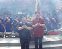 山隴境白馬尊王廟舉辦消災祈福活動,府會首長一起上香,祈求地區鄉親平安健康。(圖/文:曹重偉)