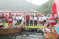 發揚先民海上絕技，本縣水上救生協會舉辦搖櫓比賽。（文／攝影：邱桂惠）