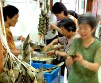 東引鄉婦女鄉親製作了數千個粽子,向島上所有駐軍賀節。(圖/文:陳其敏)