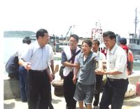 陳高東老先生在家屬攙扶下,經小三通途徑再次踏上故鄉馬祖土地,也為兩岸人道救援再添佳話。(圖/文:曹重偉)