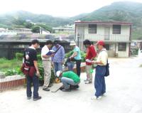 工務局會同監工、營建廠商人員,進行清水村汙水下水道工程驗收工作。(圖/文:曹重偉)
