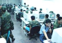 假日阿兵哥離開軍營火速到網咖報到,使得地區網咖生意座無虛席。(圖/文:張登傑)
