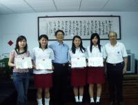 馬祖高中首度在全國科展中獲獎，校長陳善茂勉勵得獎學生們再接再厲。（圖／文：曹重偉）