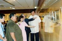 「馬祖心故鄉情」劉玉燕個展,昨日在文化局二樓藝廊舉行,許多地區愛好藝文人士前往參觀。(圖/文:張登傑)